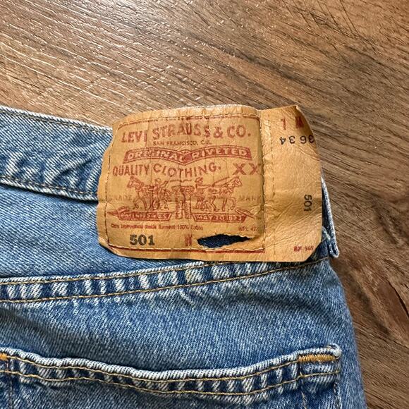 Levi 501 Jeans Mens 34x34 Medium Wash Blue Cotton Denim Pants - Picture 6 of 7